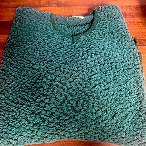 Beautiful green hooded sweater, size M/L, long sleeve